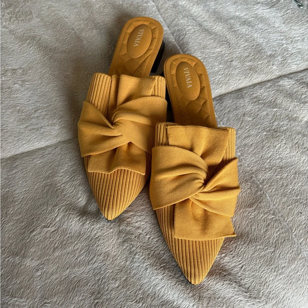 NWOT VIVAIA Mustard Yellow Knotted Mules - Picture 3 of 6